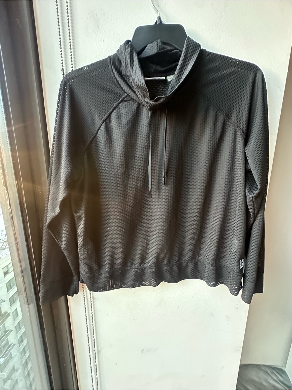 Donna Karan Women’s Pullover Size XL Black Sheer Honeycomb Mesh Activewear Top
